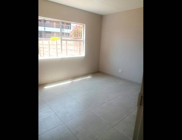 2 BEDROOM TOWNHOUSE FOR SALE IN VORNA VALLEY